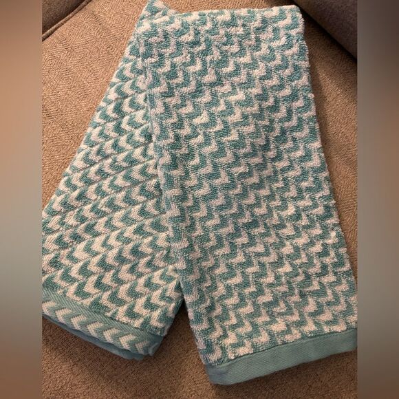 Carolina Collection Chevron Patterned Towels in Teal and White - Picture 1 of 6